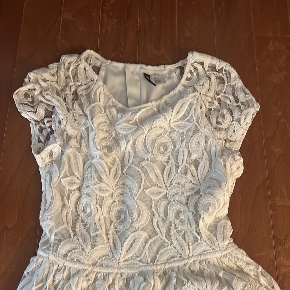 Ivory lace - Picture 3 of 3